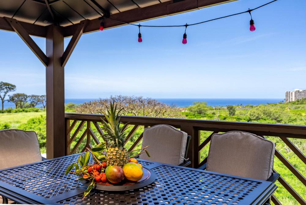 Three-Bedroom House with Ocean and Mountain View interior